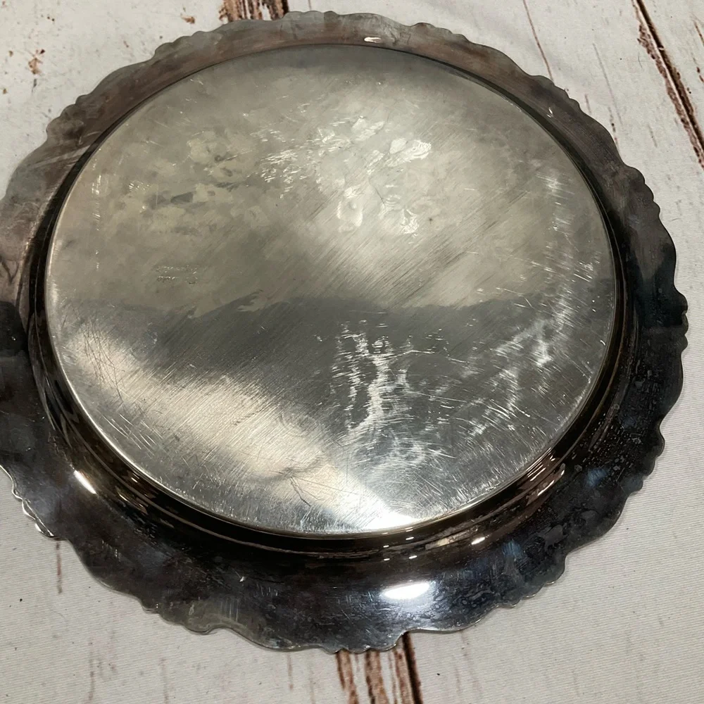 VINTAGE ONEIDA SILVER‎ PLATED ROUND SERVING TRAY